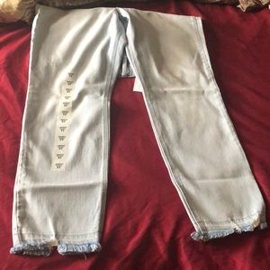 Old Navy Jeans •Brand New • Ankle Length